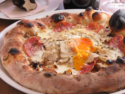 ふっくらもちもち生地のピザの美味しい理由は石窯でつくる本格イタリアン